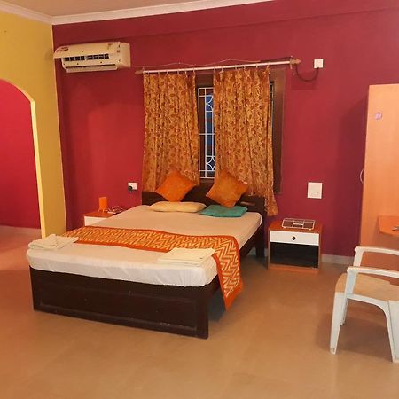 Midguard Sea View Hotel Oud Goa Buitenkant foto